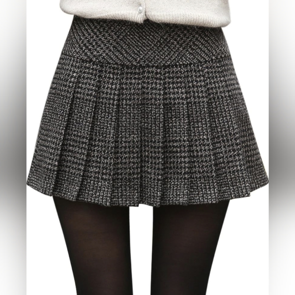 NWT Pleated Skirt Brand New Plaid Black and White